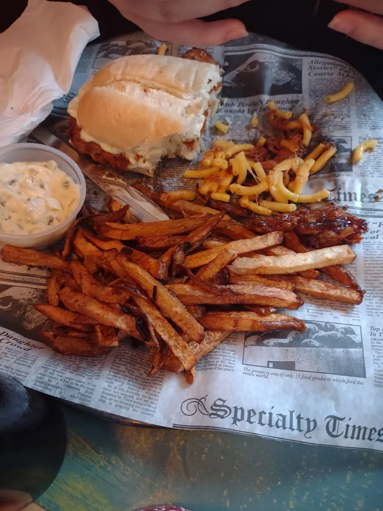 Pulled Pork and Mac Sandwich Yumo